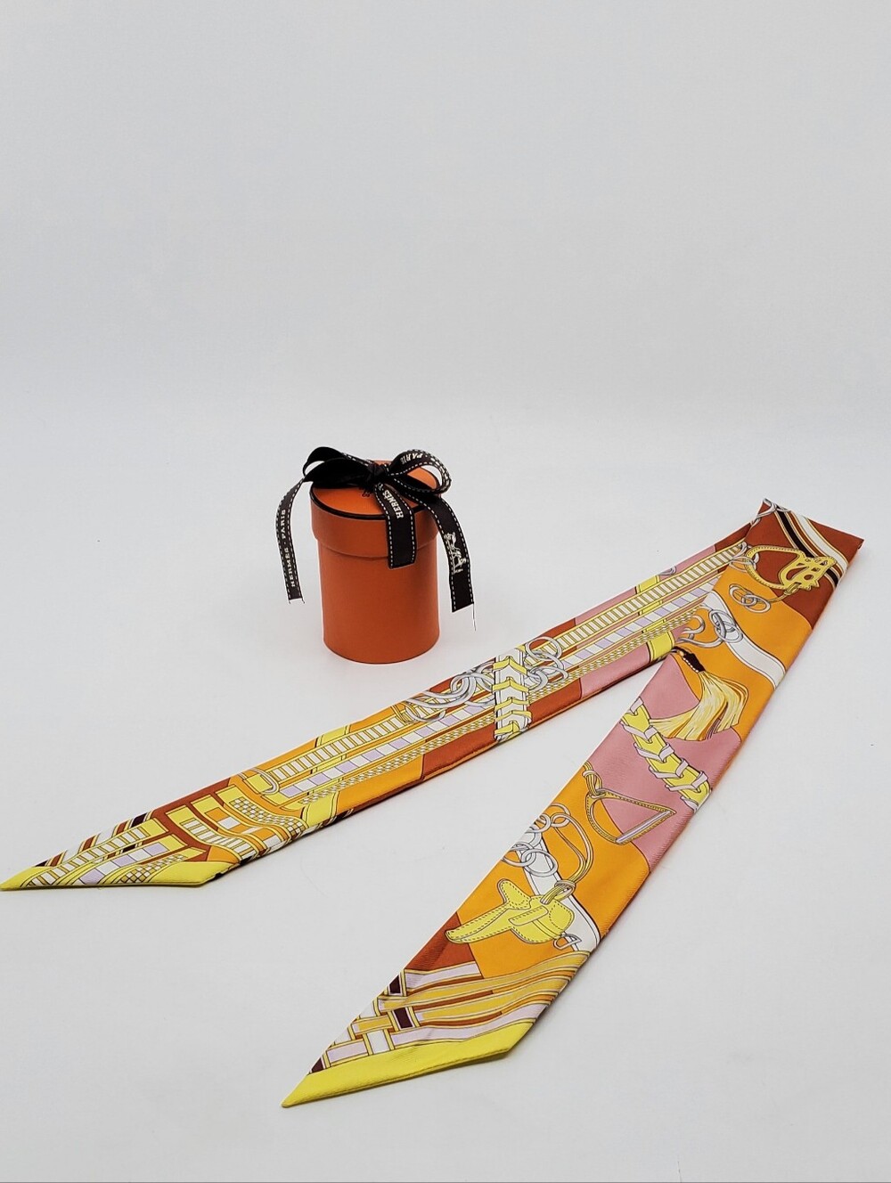 Hermes Brides Et Gris-Gris Twilly Scarf